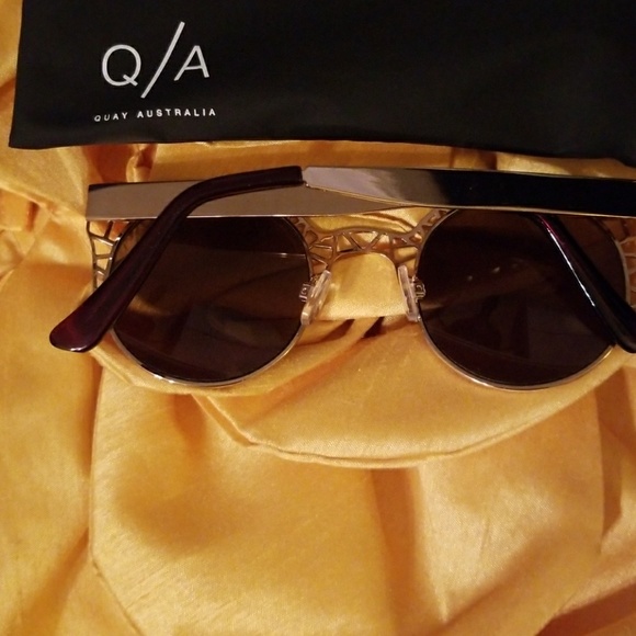 QUAY SUNGLASSES - Picture 3 of 3